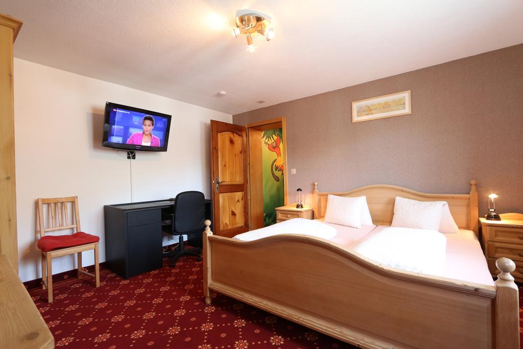 Hotel Alpina Grächen Szoba fotó