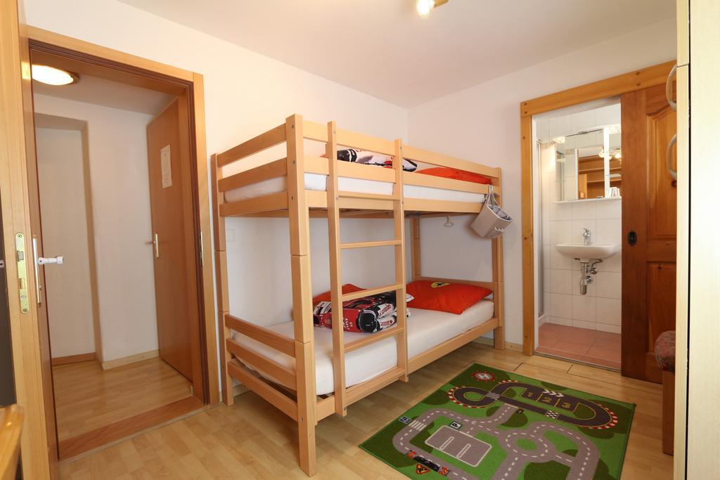Hotel Alpina Grächen Szoba fotó